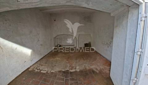 Garagem c/ 20m² no centro de alandroal