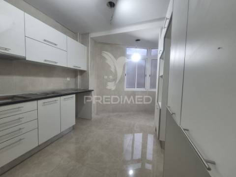 Apartamento t2 em póvoa de santo adrião, odivelas
