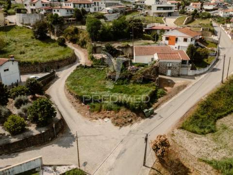 Terreno com ruína em pombeiro