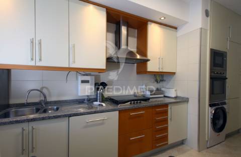 Apartamento t2 em zona nobre da sobreda da caparica