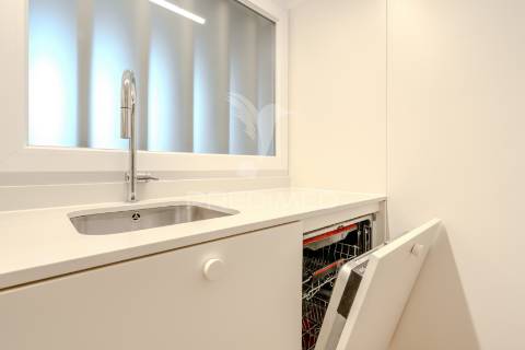 Apartamento t2 duplex - com duas suítes para arrendamento em telheiras - excelente localização e totalmente renovado!