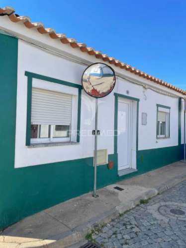 Moradia t3 com quintal na salvada