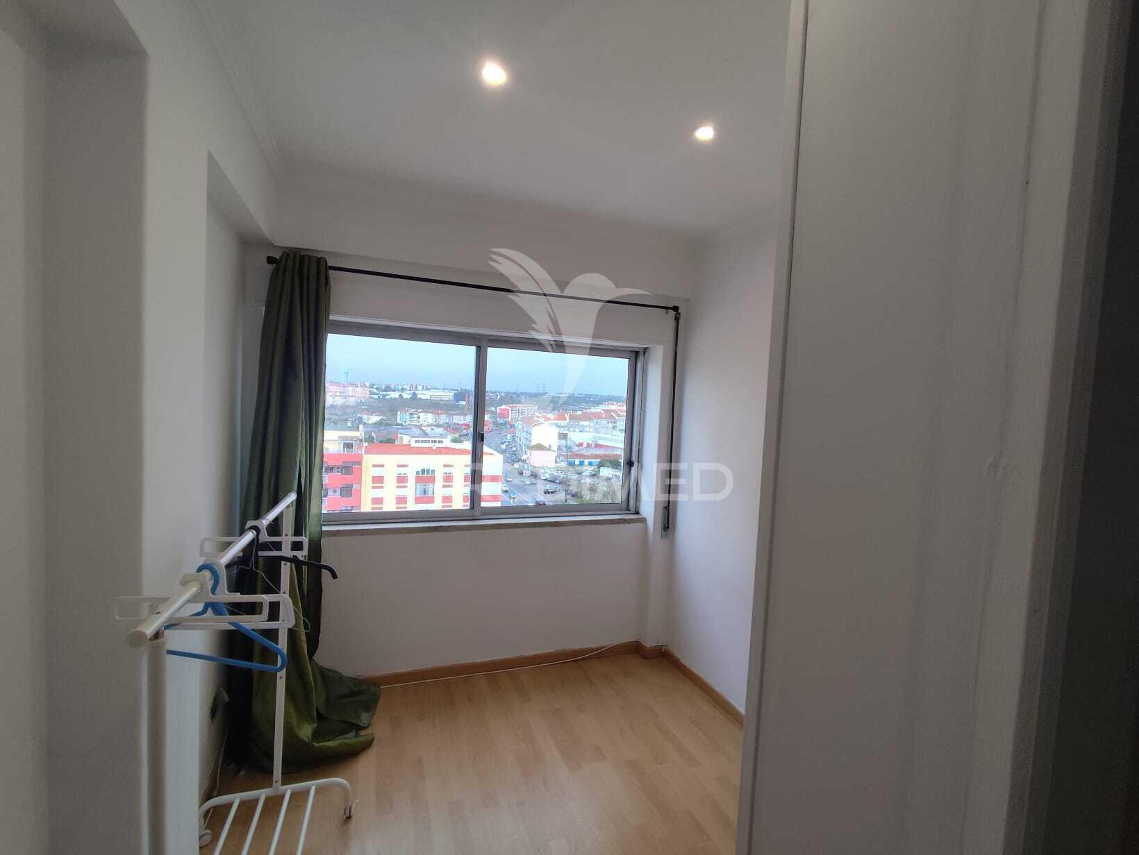 Apartamento à venda – av. 1.º de maio, paivas (amora) – 140.000 €