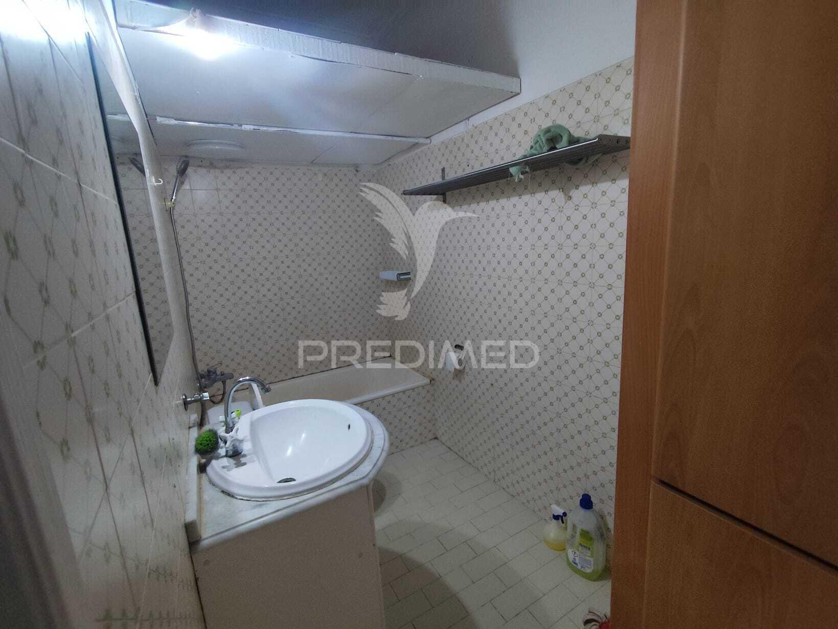 Apartamento à venda – av. 1.º de maio, paivas (amora) – 140.000 €