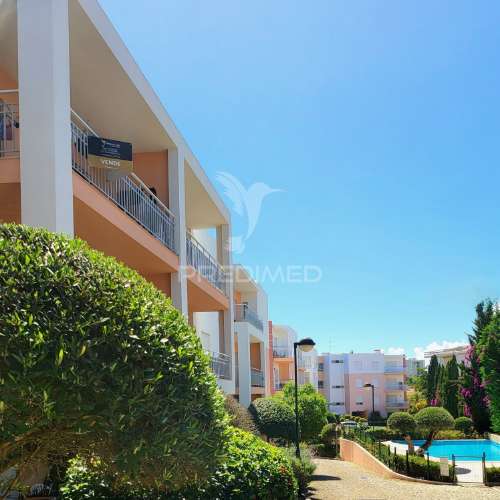 Apartamento t1 com piscina e garagem perto da praia da rocha