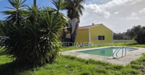 Moradia v3 com piscina em salvaterra de magos