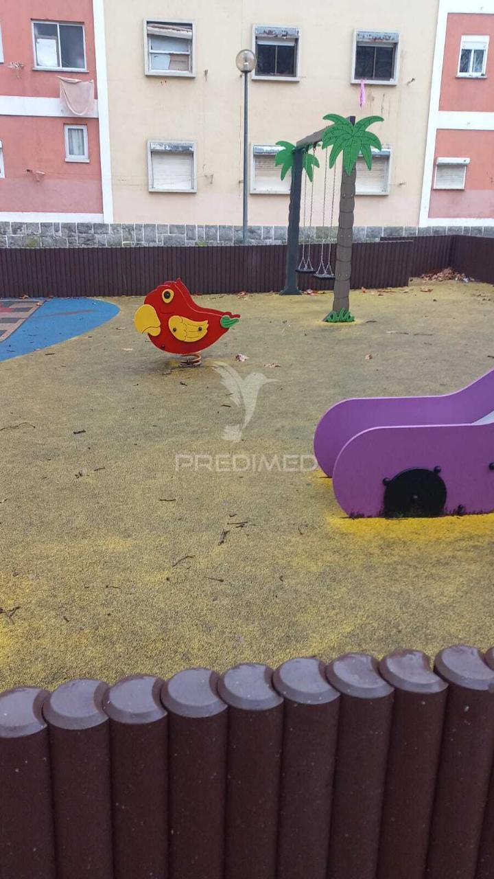 T2 remodelado no bairro da torre, cascais, com excelente localização