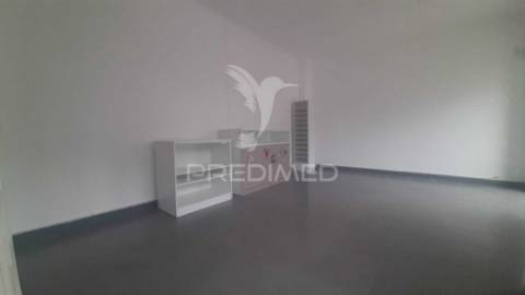 ✨ oportunidade única ✨ loja central p./ comércio ou serviços de 85,25m2 ( av. dos combatentes da grande guerra ).