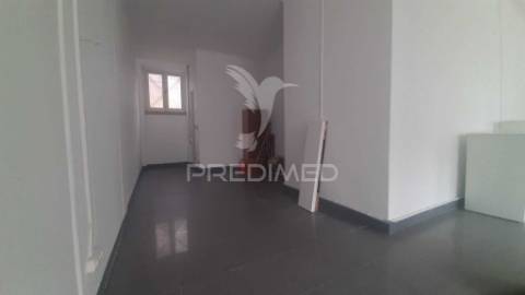 ✨ oportunidade única ✨ loja central p./ comércio ou serviços de 85,25m2 ( av. dos combatentes da grande guerra ).
