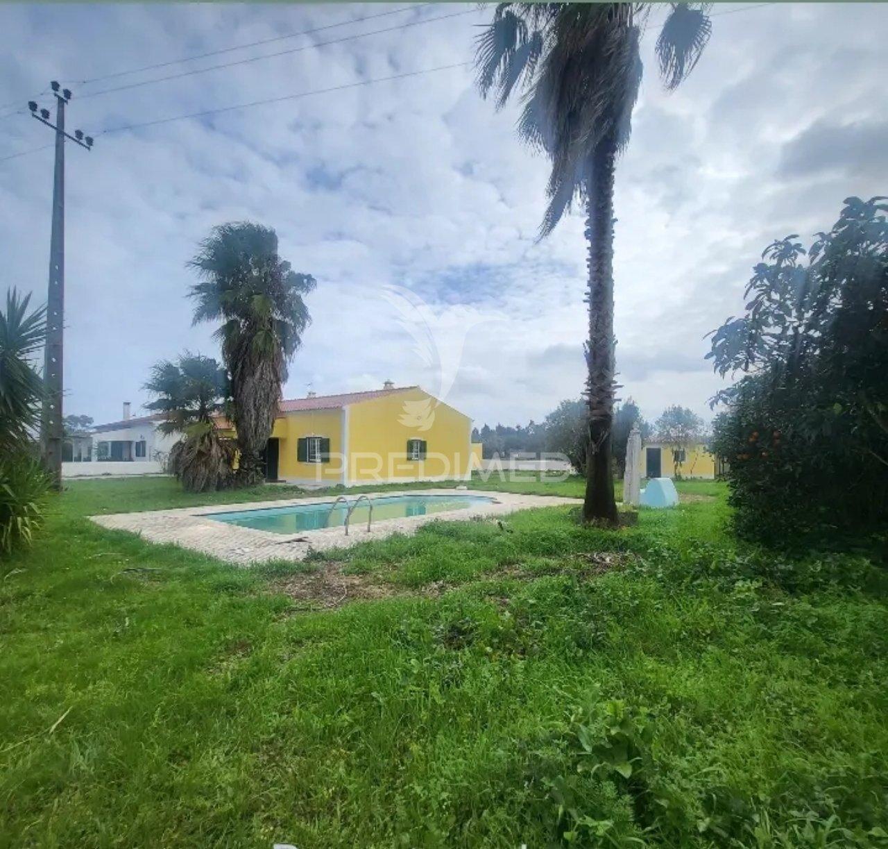 Moradia v3+2 c/ piscina e grande espaço exterior
