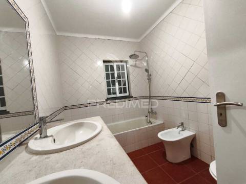 Moradia v3+2 c/ piscina e grande espaço exterior