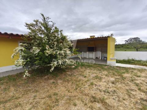 Moradia v3+2 c/ piscina e grande espaço exterior