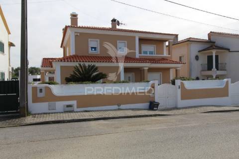 Moradia  de alto padrão de qualidade