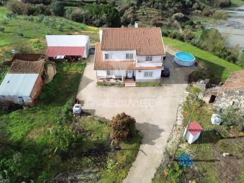 Moradia t5 com piscina em são vicente do paul – santarém