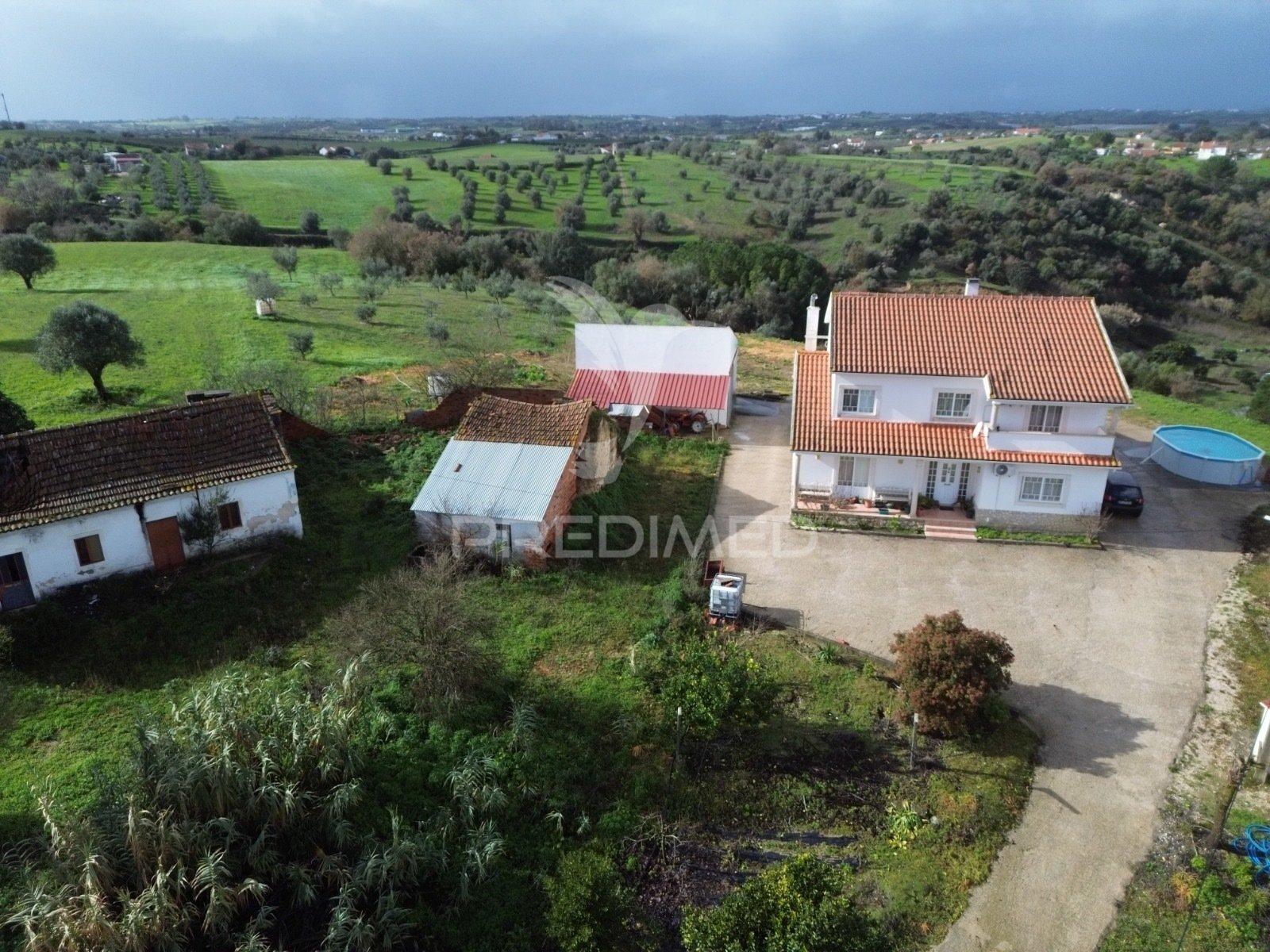 Moradia t5 com piscina em são vicente do paul – santarém