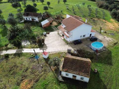 Moradia t5 com piscina em são vicente do paul – santarém