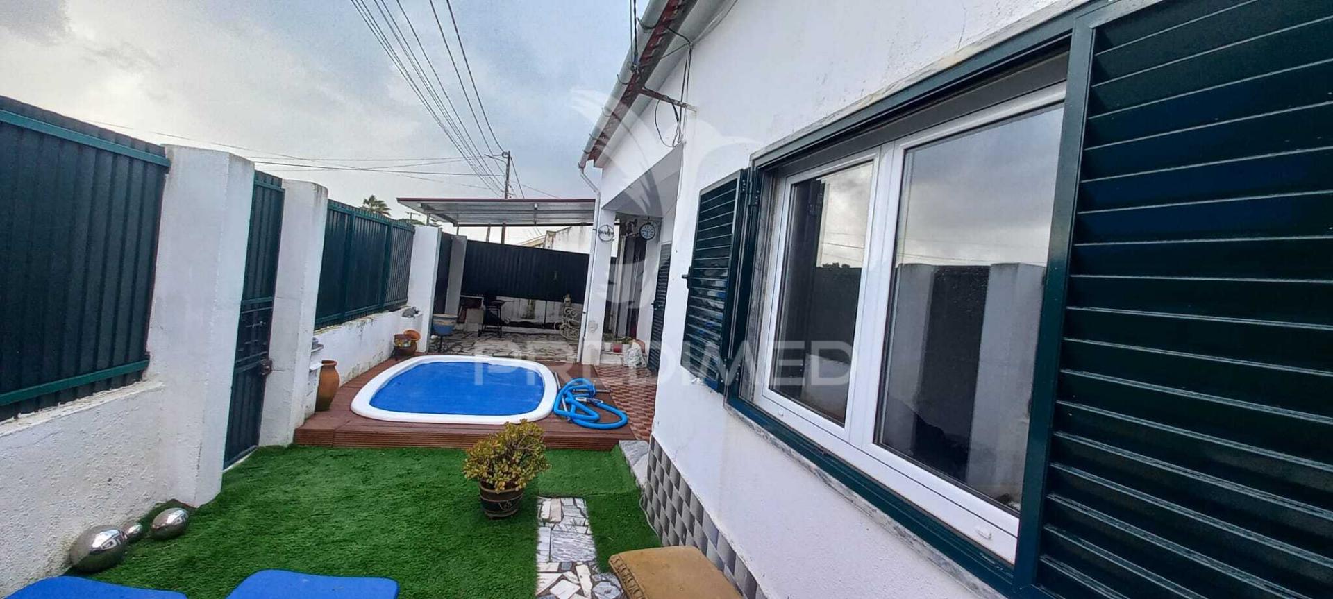 Moradia t2 convertido em t1 com garagem na carregueira-pinhal novo