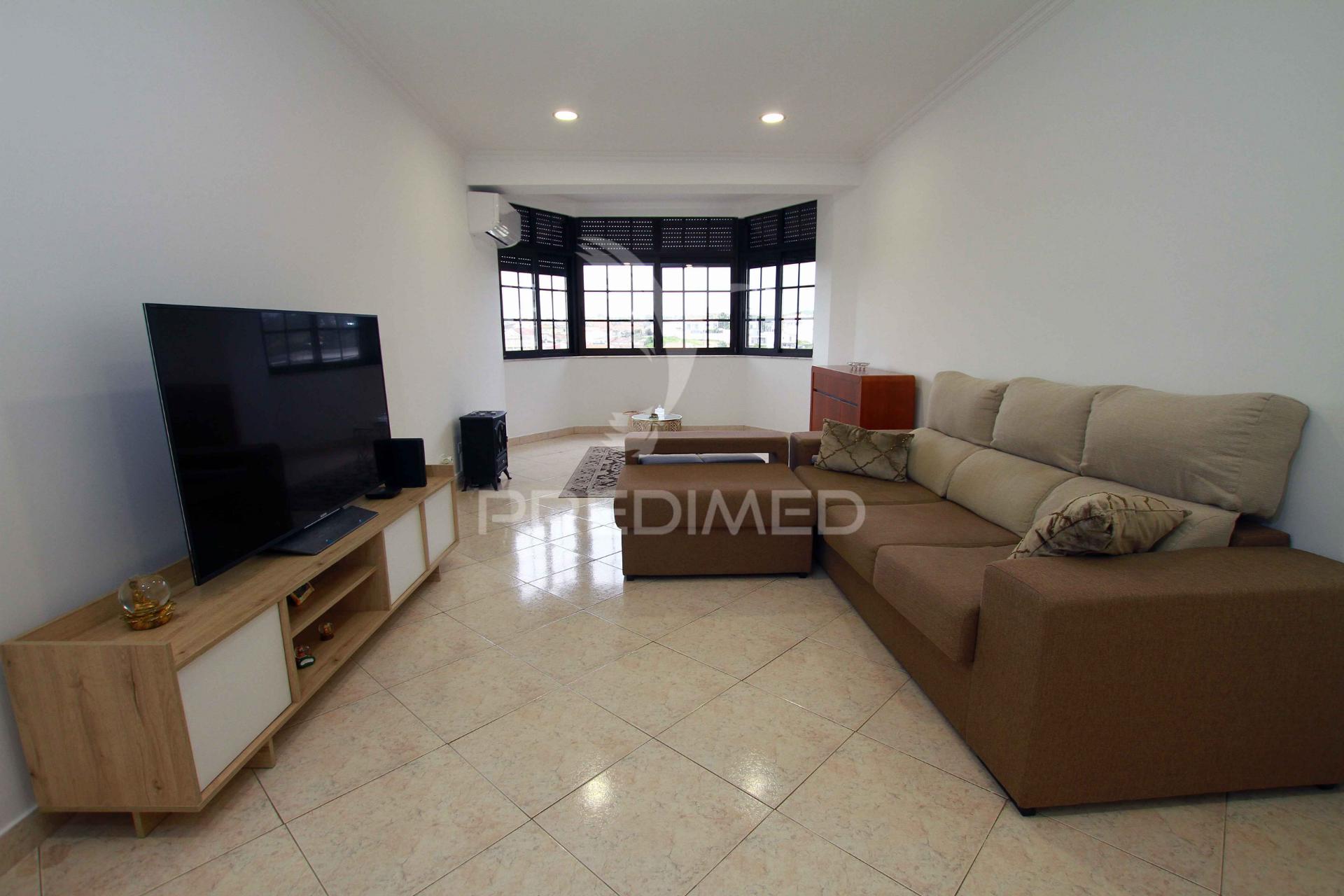 Apartamento todo remodelado com vista desafoga em  vale flores