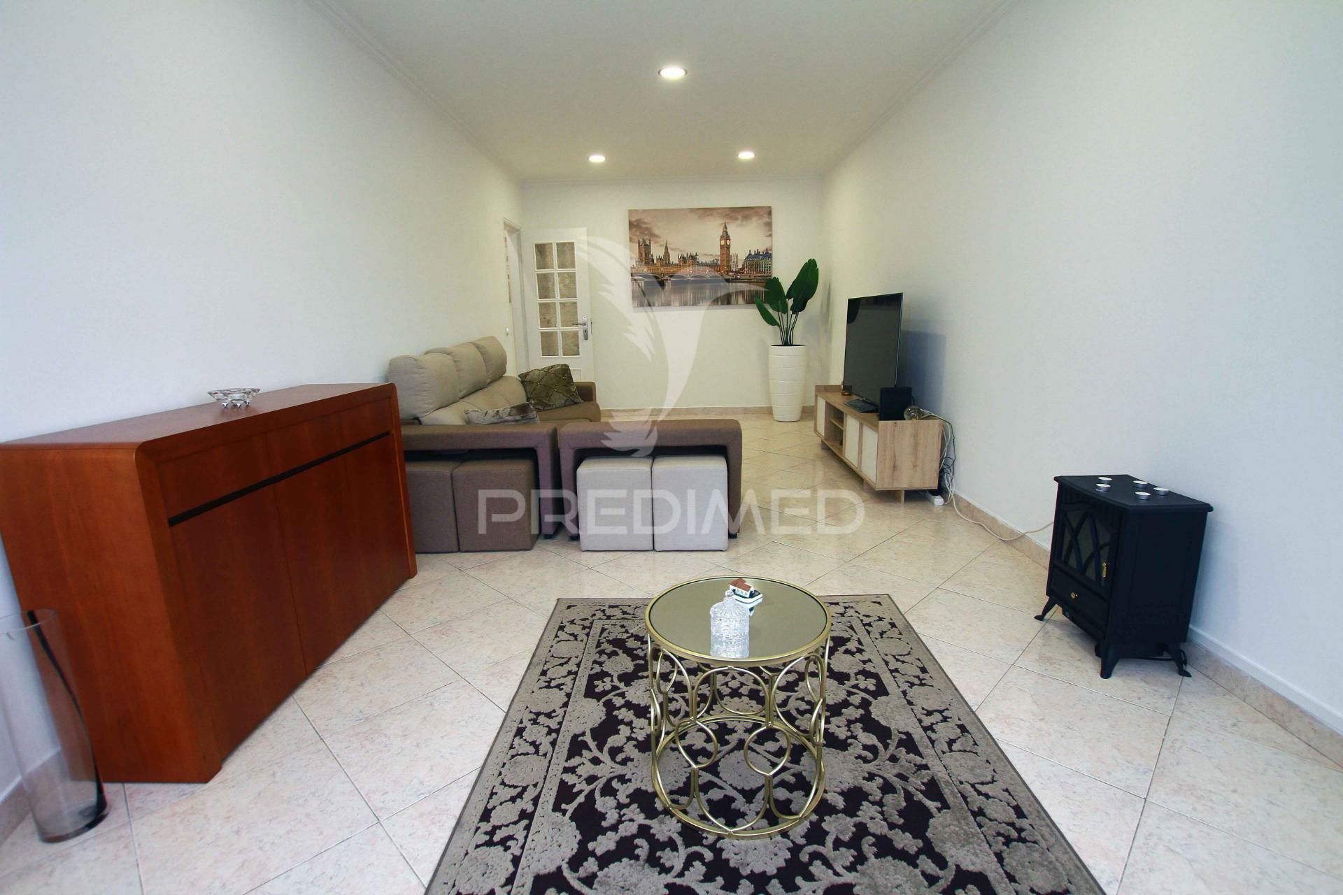 Apartamento todo remodelado com vista desafoga em  vale flores