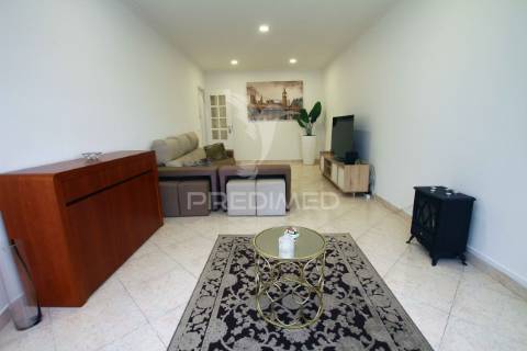 Apartamento todo remodelado com vista desafoga em  vale flores