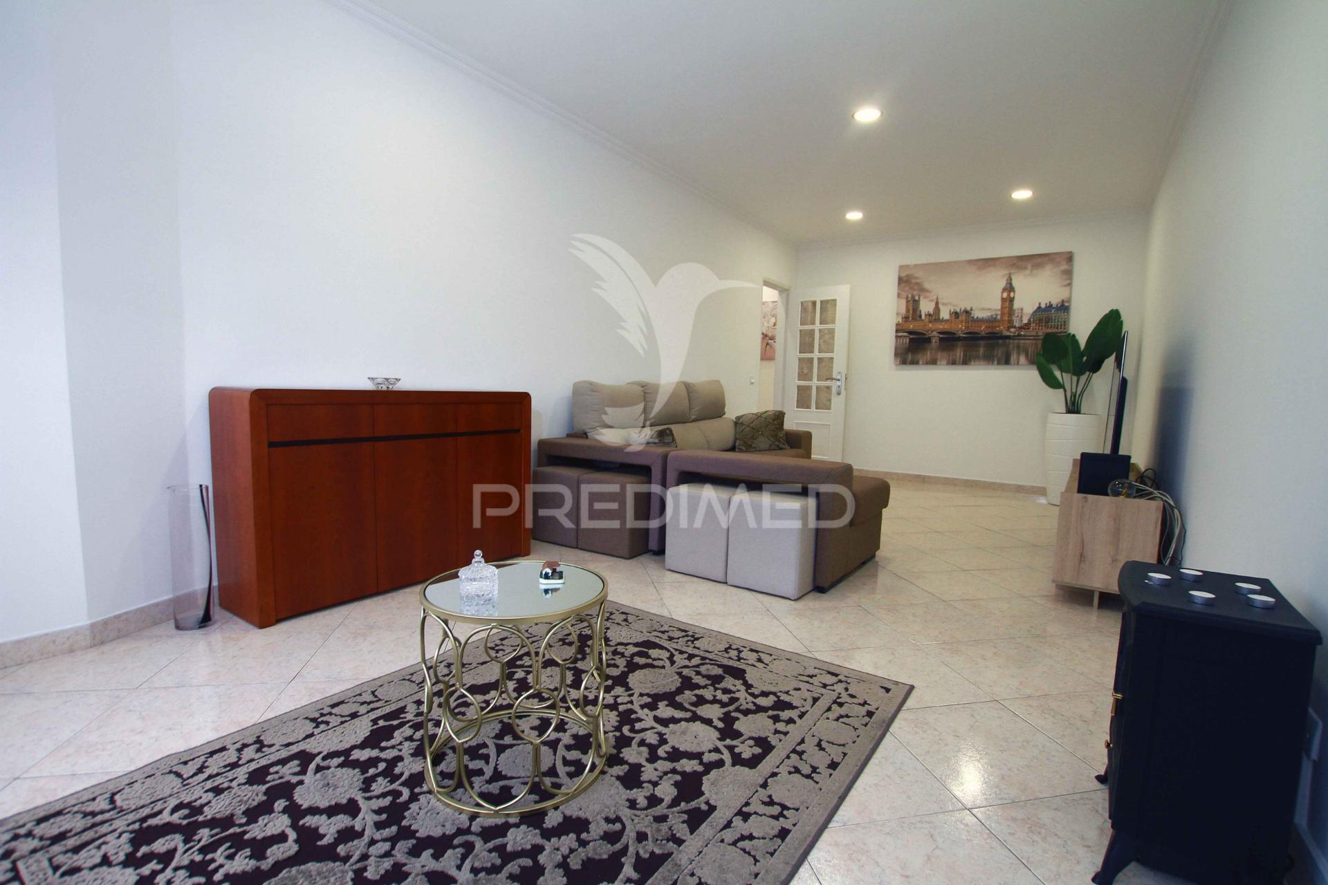 Apartamento todo remodelado com vista desafoga em  vale flores