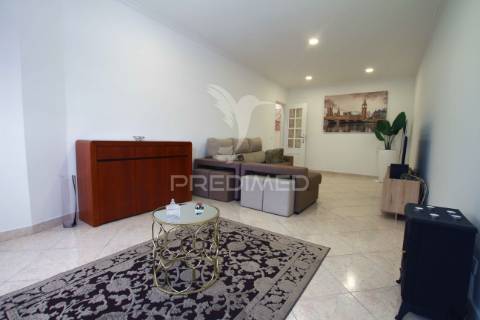 Apartamento todo remodelado com vista desafoga em  vale flores
