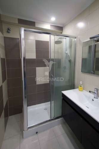 Apartamento todo remodelado com vista desafoga em  vale flores