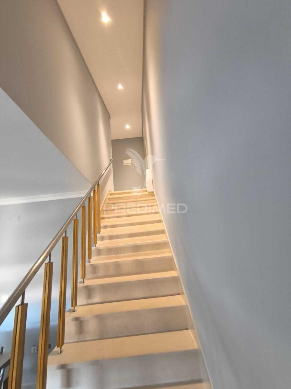 Apartamento t4 duplex com garagem em abrantes — espaço, luz e vistas abertas