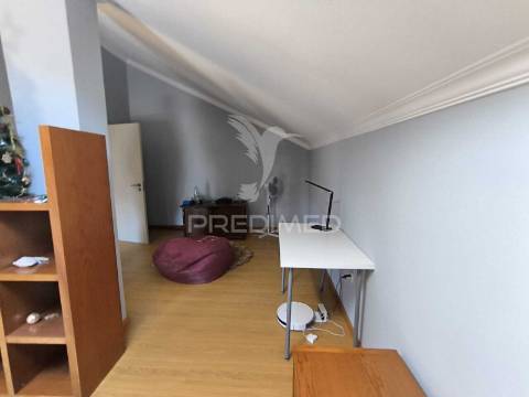 Apartamento t4 duplex com garagem em abrantes — espaço, luz e vistas abertas