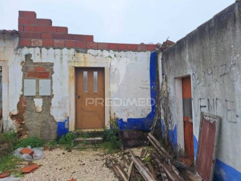 Casa em vale de caldas, alcanede