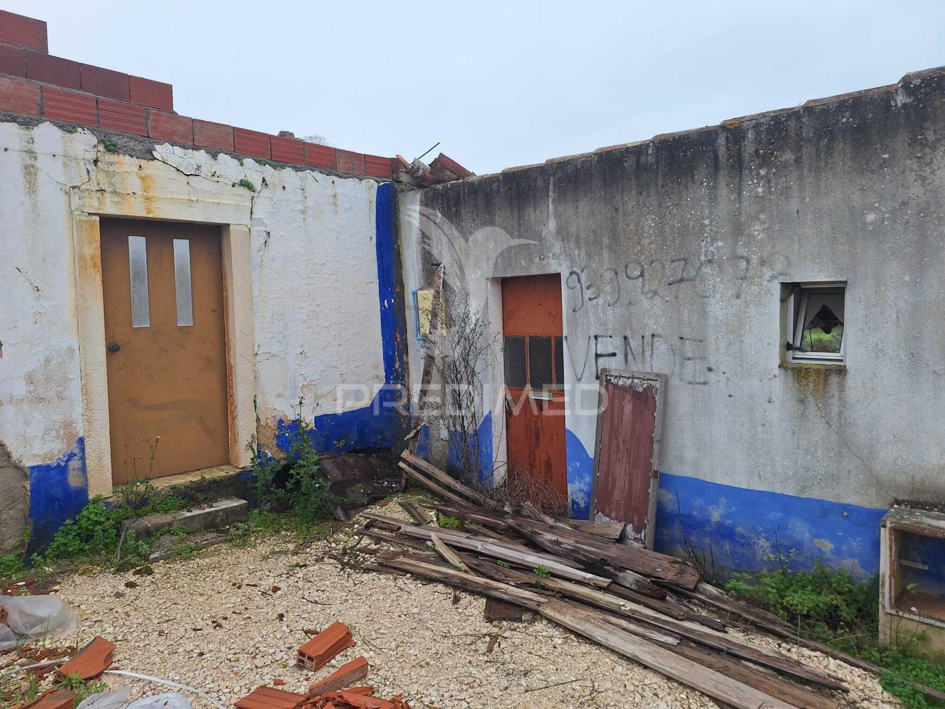 Casa em vale de caldas, alcanede