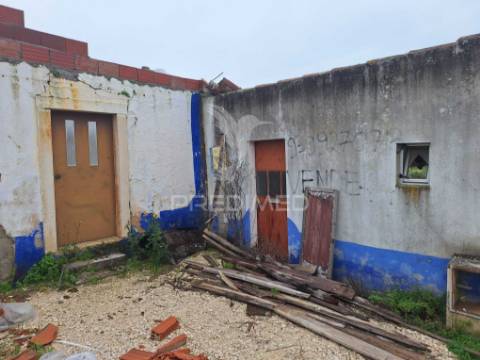 Casa em vale de caldas, alcanede