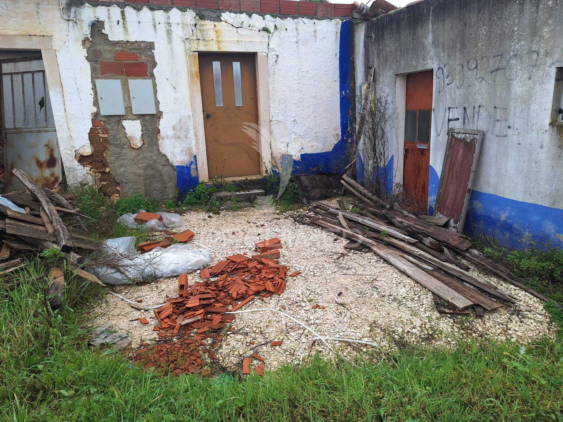Casa em vale de caldas, alcanede