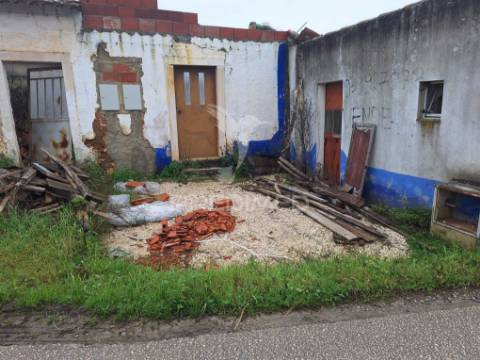 Casa em vale de caldas, alcanede