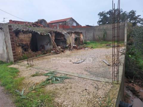Casa em vale de caldas, alcanede