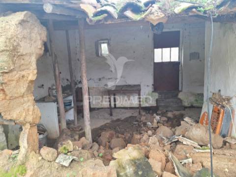 Casa em vale de caldas, alcanede