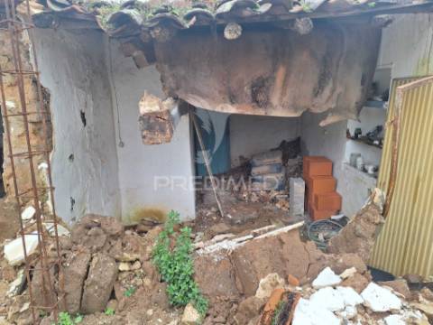 Casa em vale de caldas, alcanede