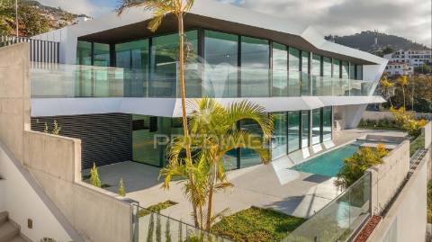 Luxuosa moradia t4 com piscina vista mar.
