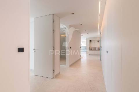 Luxuosa moradia t4 com piscina vista mar.
