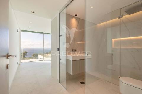 Luxuosa moradia t4 com piscina vista mar.