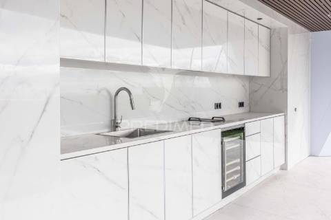 Luxuosa moradia t4 com piscina vista mar.