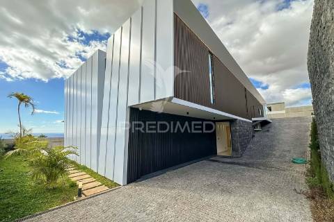 Luxuosa moradia t4 com piscina vista mar.