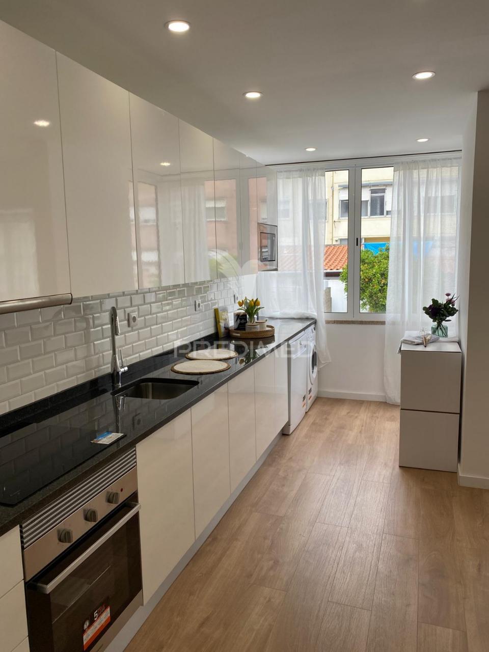 Apartamento t2 benfica, totalmente renovado, no centro de lisboa!