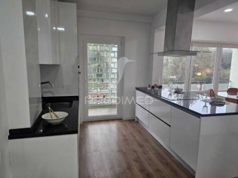 Apartamento t3 benfica, totalmente remodelado e mobilado