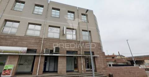 Loja com cave