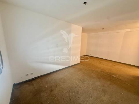 Apartamento t3 . para remodelação . palmela - setubal.