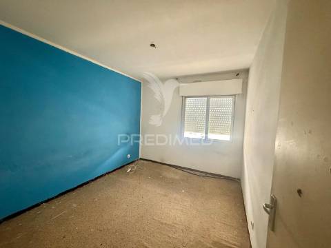 Apartamento t3 . para remodelação . palmela - setubal.