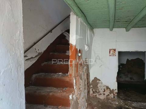 Casa com dois andares para recuperar nas carreiras