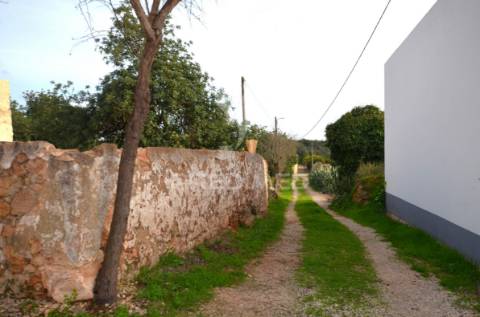 Terreno urbano em chaminé, algoz