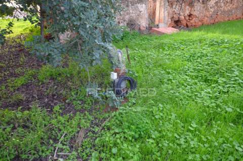 Terreno urbano em chaminé, algoz